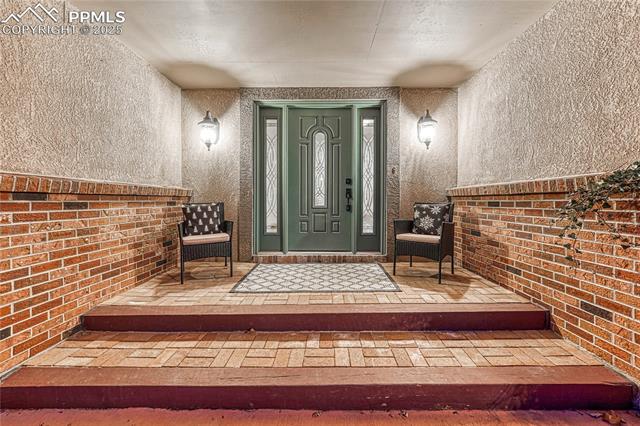 82 Raven Hills Court