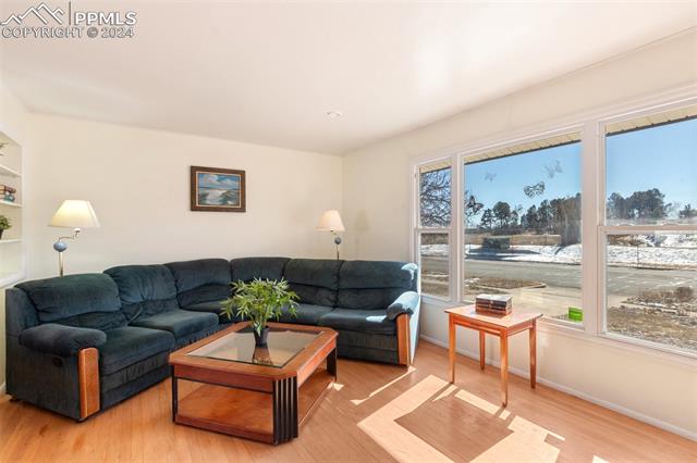 2652 E San Miguel Street