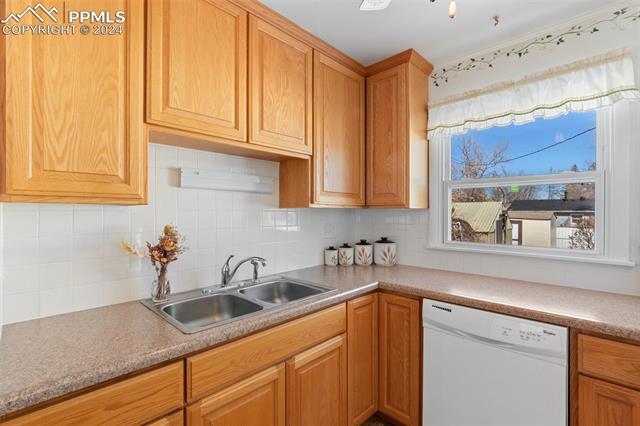 2652 E San Miguel Street