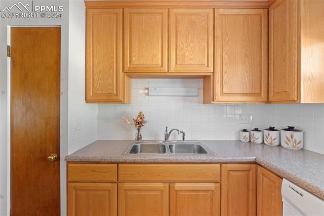 2652 E San Miguel Street