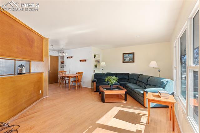 2652 E San Miguel Street