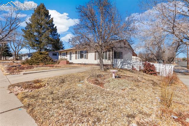 2652 E San Miguel Street