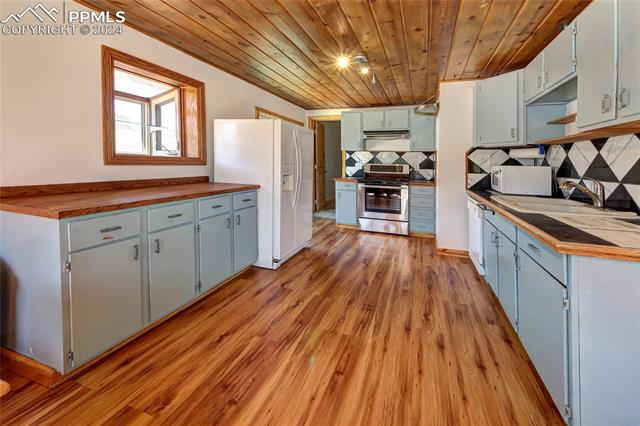 215 Will Scarlet Drive