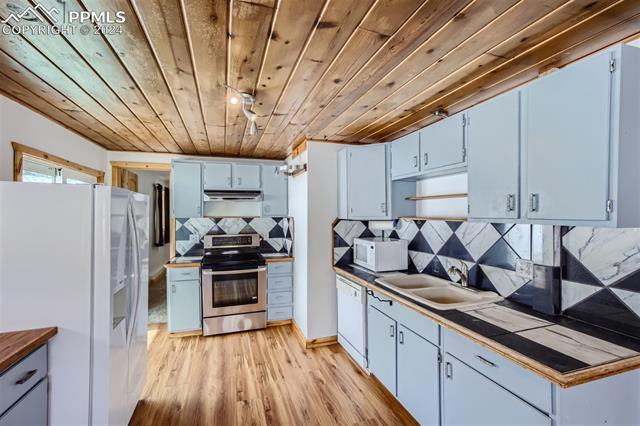 215 Will Scarlet Drive