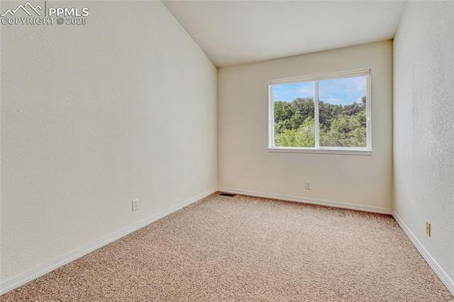 3275 Chestnut Glen Lane