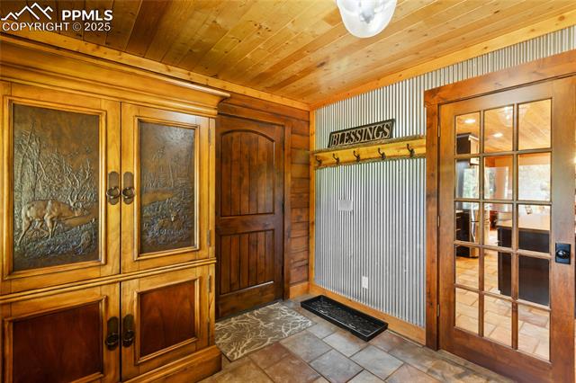 101 Daniwood Grove