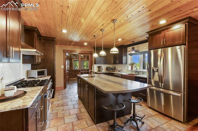 101 Daniwood Grove
