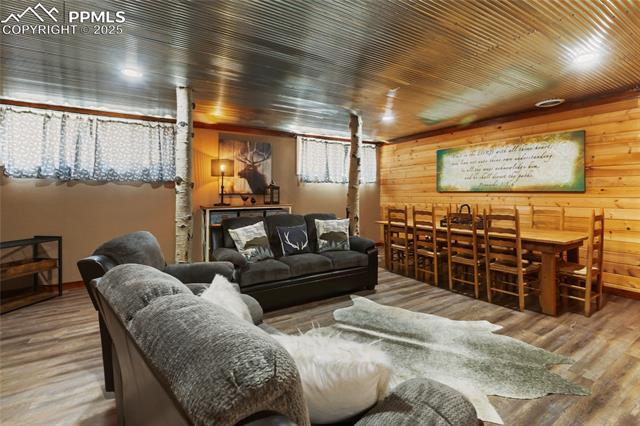 101 Daniwood Grove