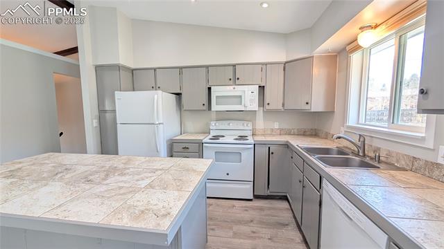 720 W Northwoods Drive