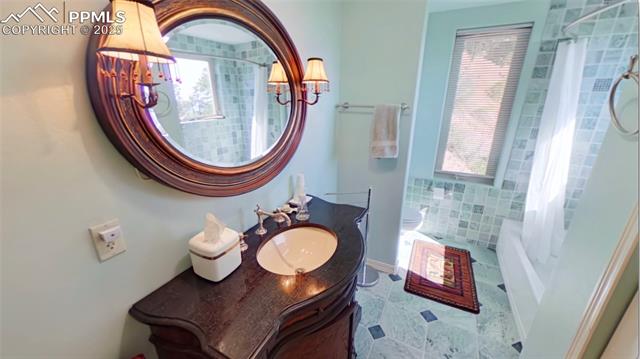 5210 Lower Vista Road