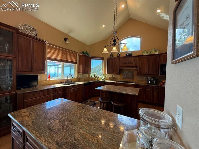 5210 Lower Vista Road