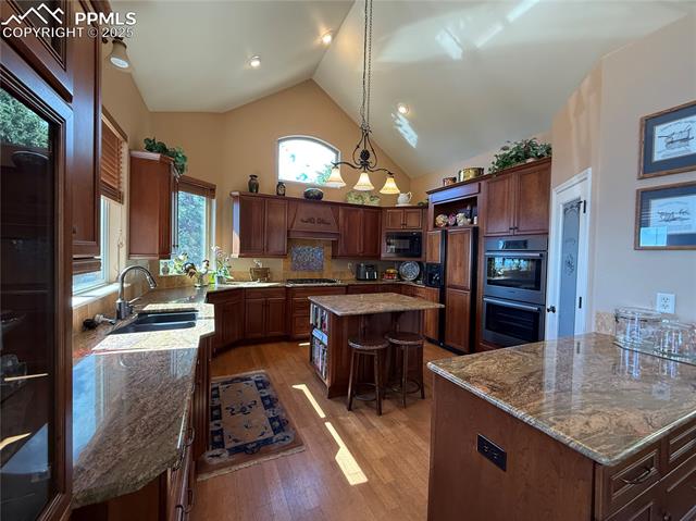 5210 Lower Vista Road