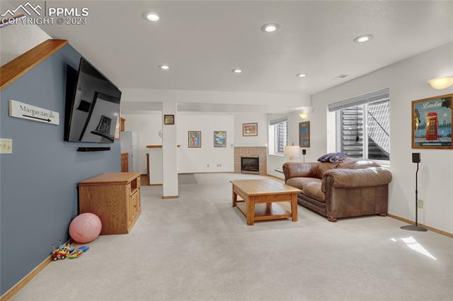 789 Capeglen Road
