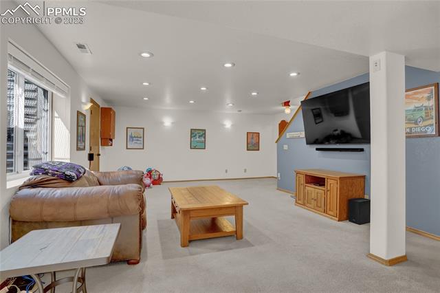 789 Capeglen Road