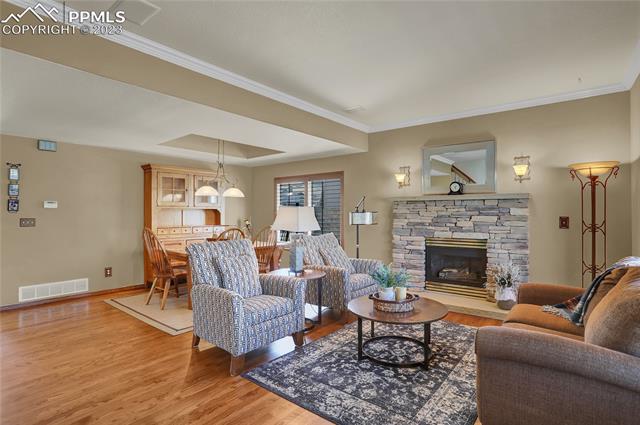 789 Capeglen Road