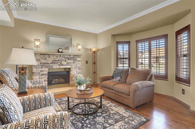 789 Capeglen Road