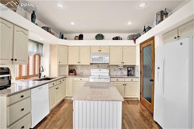 789 Capeglen Road
