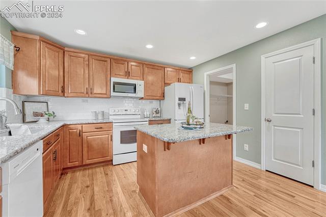 6824 Amber Ridge Drive