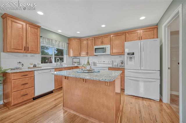 6824 Amber Ridge Drive