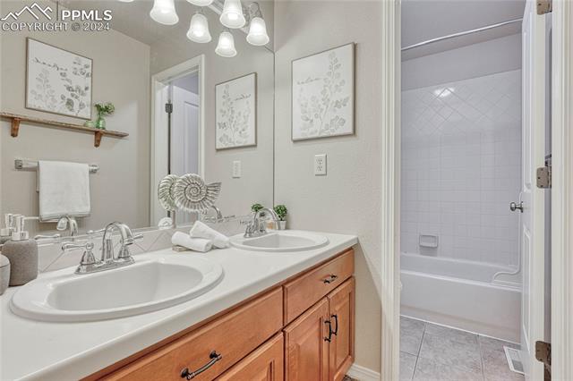 6824 Amber Ridge Drive