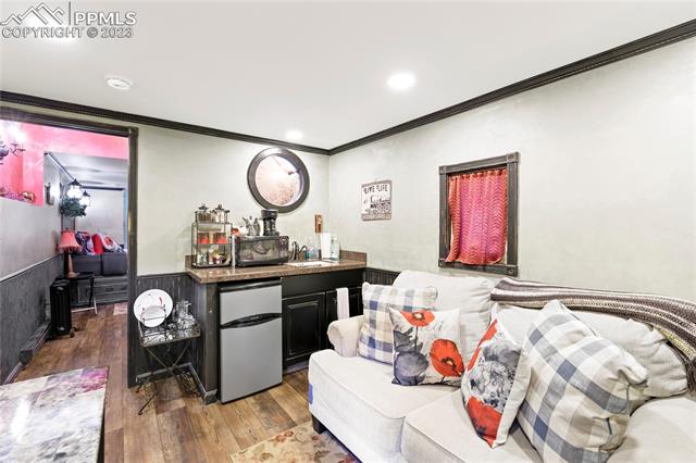 4505 Fountain Avenue