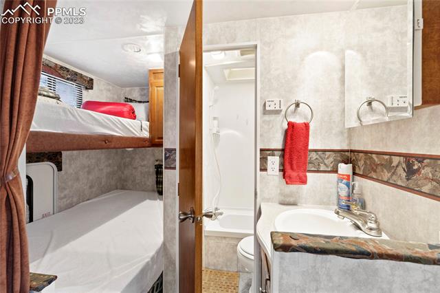 4505 Fountain Avenue