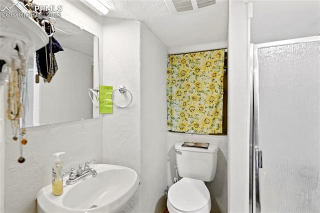 4505 Fountain Avenue