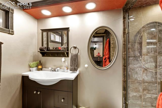 4505 Fountain Avenue