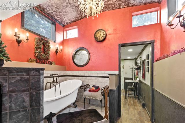 4505 Fountain Avenue