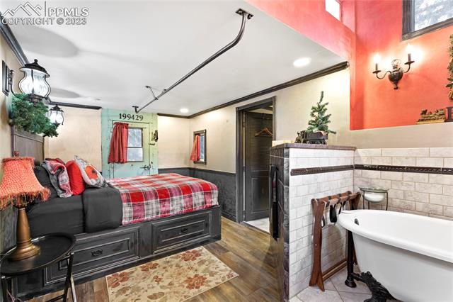 4505 Fountain Avenue