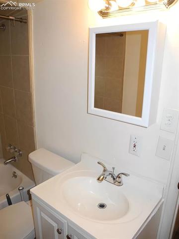 1125 Iowa A, B, C Avenue