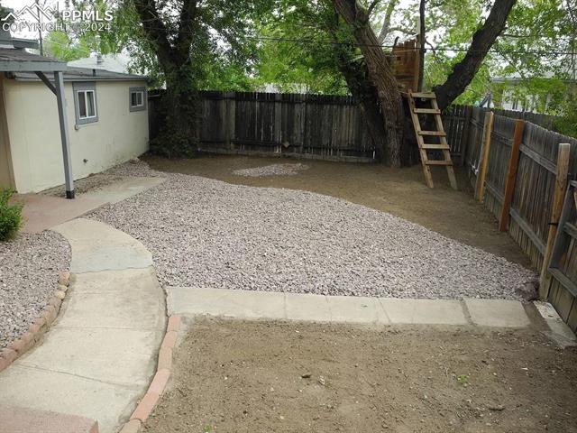 1125 Iowa A, B, C Avenue