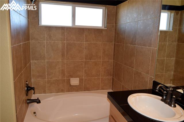 8086 Briarthorn Lane