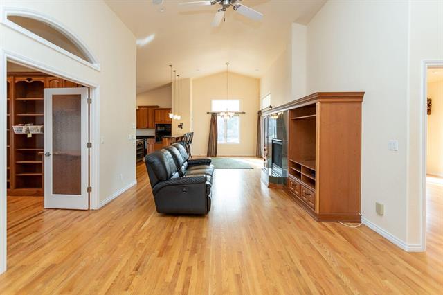 2425 Mesa Crest Grove