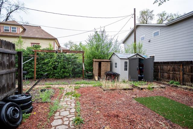 922 E High Street