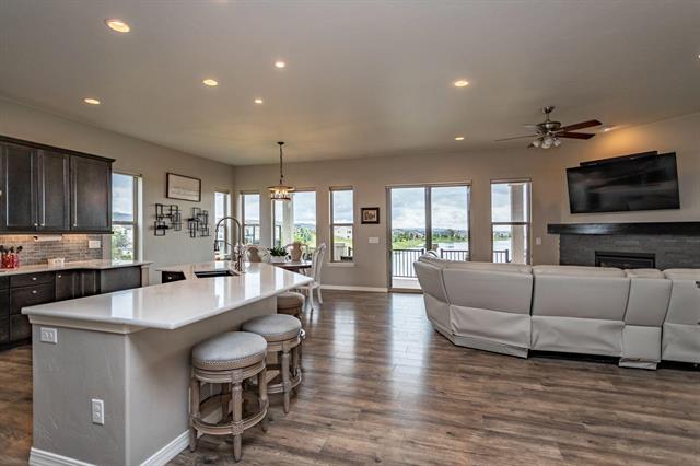 2543 Lakes Edge Drive