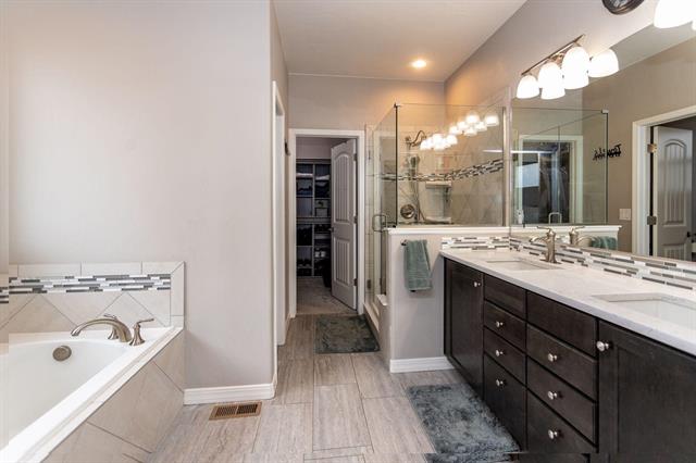 2543 Lakes Edge Drive