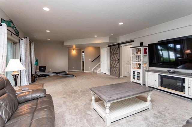 2543 Lakes Edge Drive