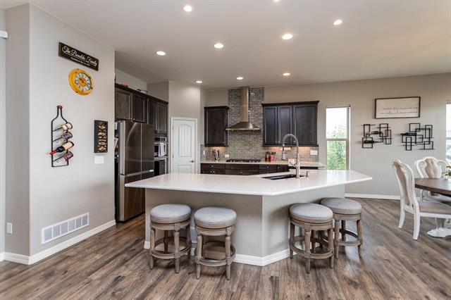 2543 Lakes Edge Drive