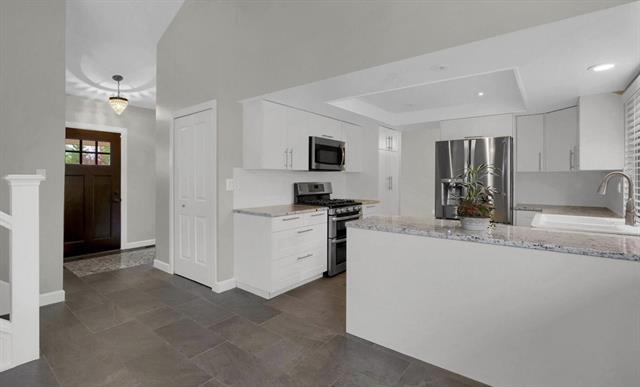 208 W Cheyenne Mtn Boulevard