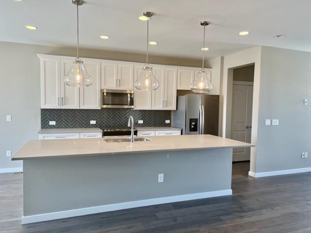 6053 Abbey Hill Lane