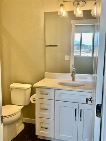 6053 Abbey Hill Lane