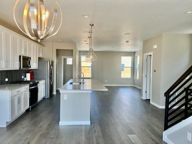 6053 Abbey Hill Lane