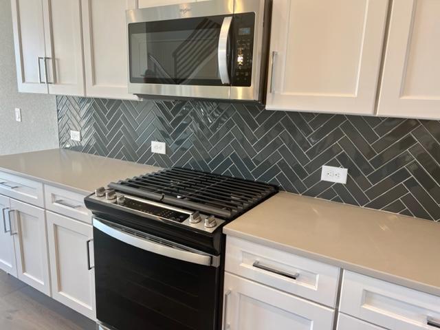 6053 Abbey Hill Lane