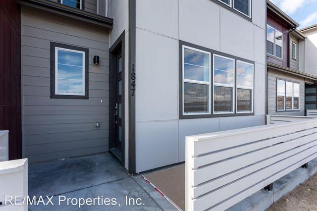 1847 Rose Quartz Heights 9788690