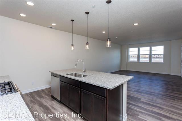 1847 Rose Quartz Heights 9788690