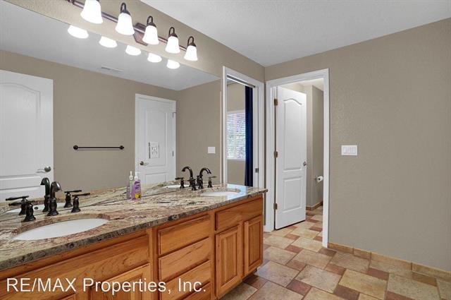 1118 Glengary Place 12152868