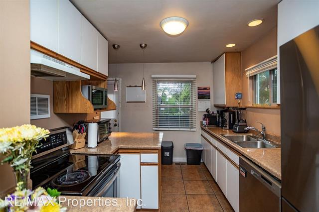 922 E High Street 12169526