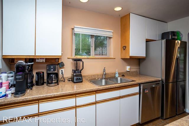 922 E High Street 12169526