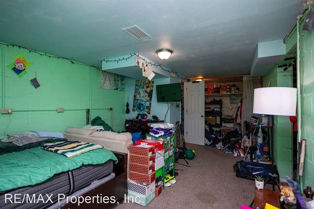 922 E High Street 12169526